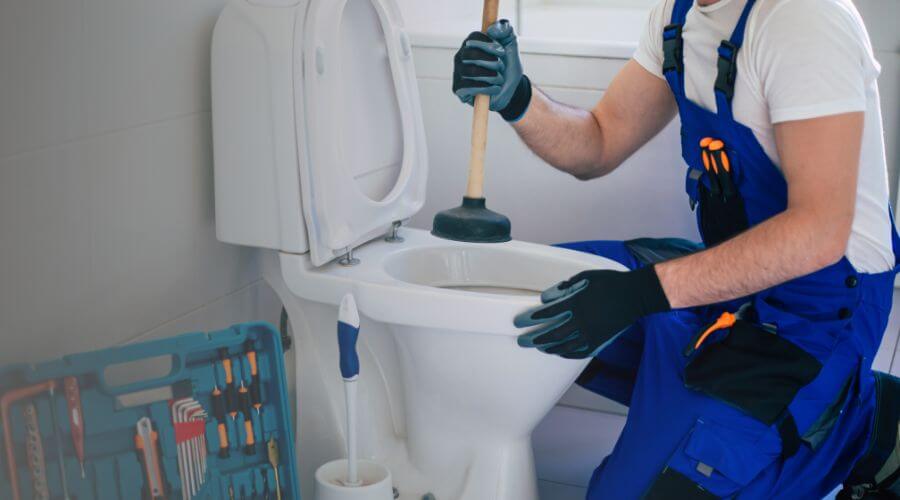 Professional expert plumbing services in Fowlerton, TX